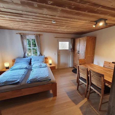 Alte Backstube - Ferienwohnung Huettenstube Und Ferienzimmer Auszeit Erkenbrechtsweiler Exterior foto